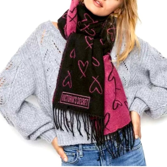 Victoria’s Secret Reversible Black And Red Heart Print Winter Knit Fringed Scarf - Picture 8 of 8
